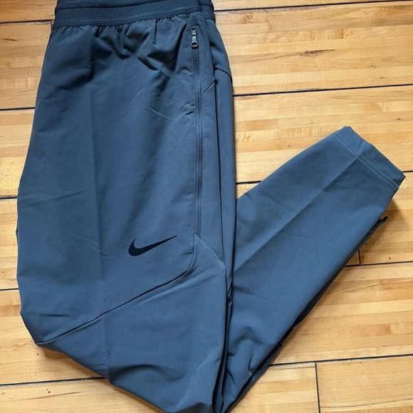 Men's Nike Therma Training Gray pants - Picture 2 of 5